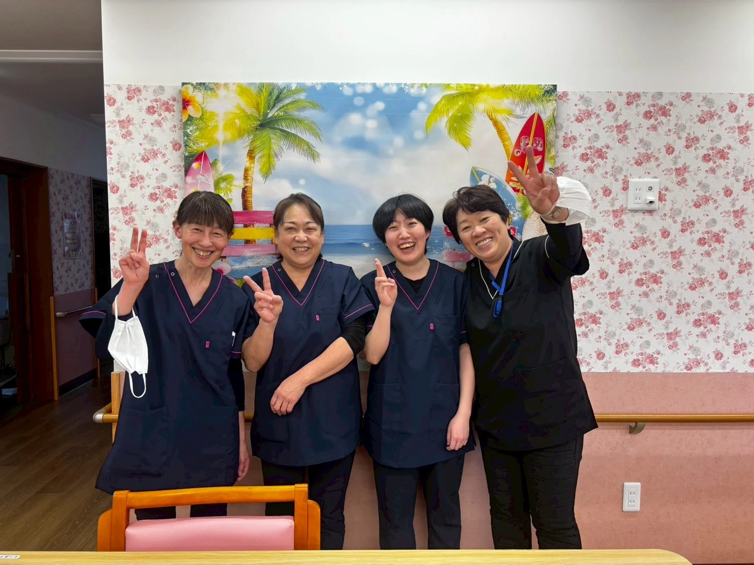 スタッフの集合写真